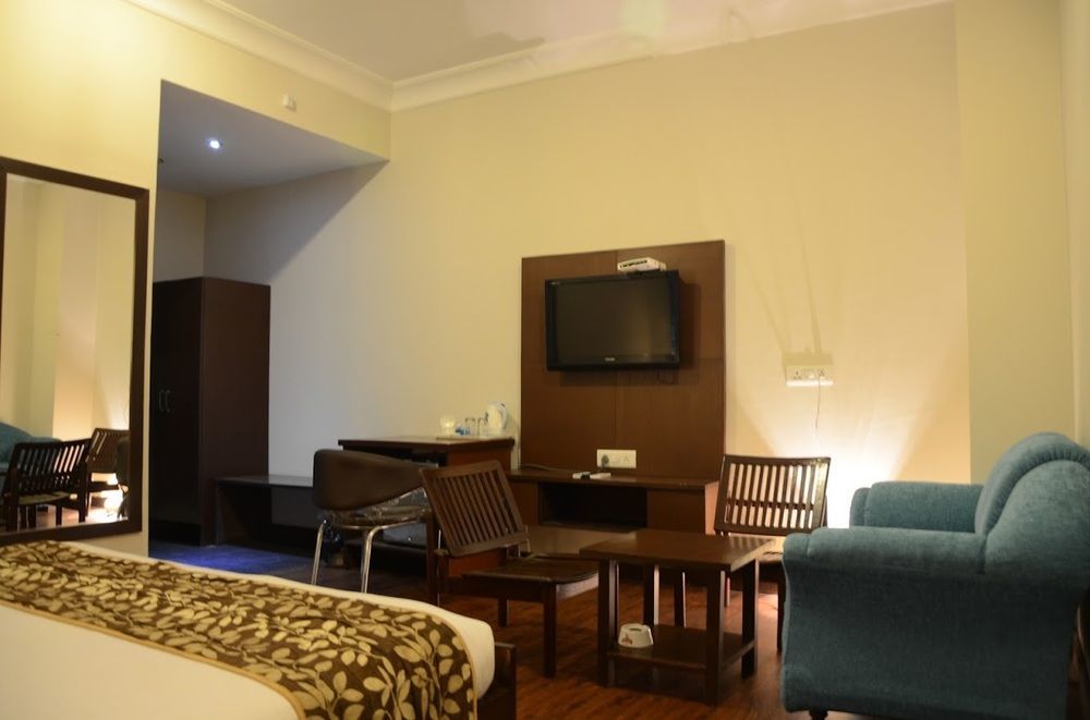 Click Hotel Kohinoor, Ludhiana Exteriör bild