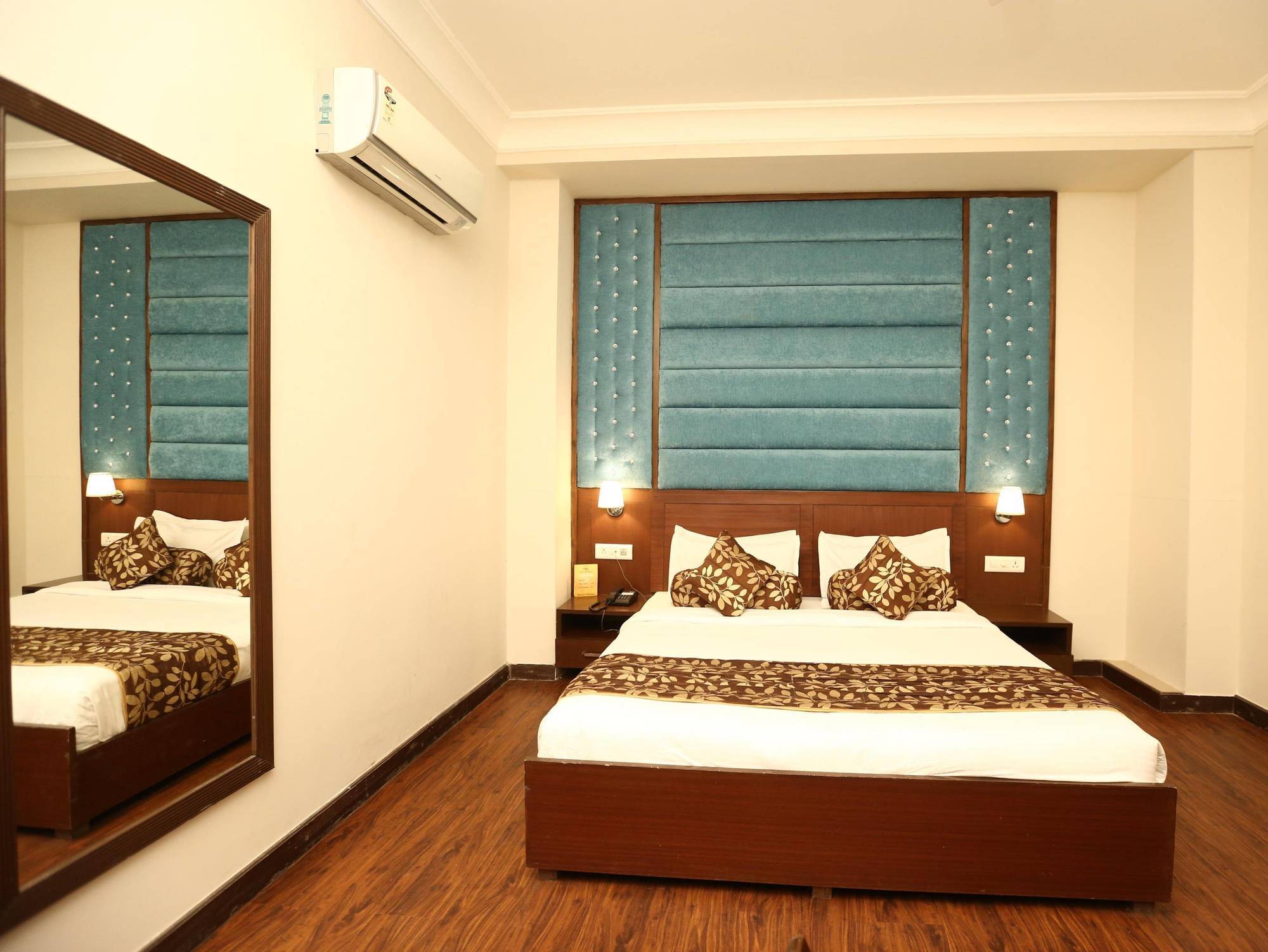 Click Hotel Kohinoor, Ludhiana Exteriör bild